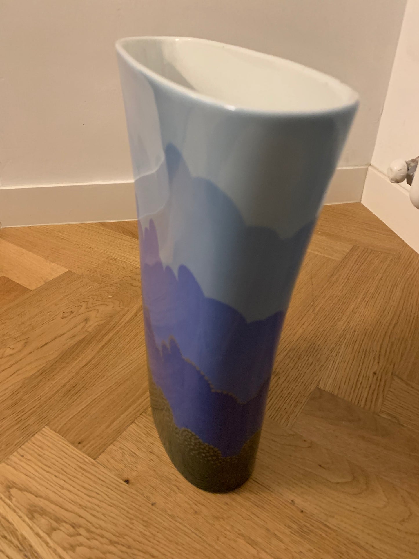 Rosenthal StudioLine vase by Ivan Rabuzin. Rosenthal Limitierte Kunstreichen.