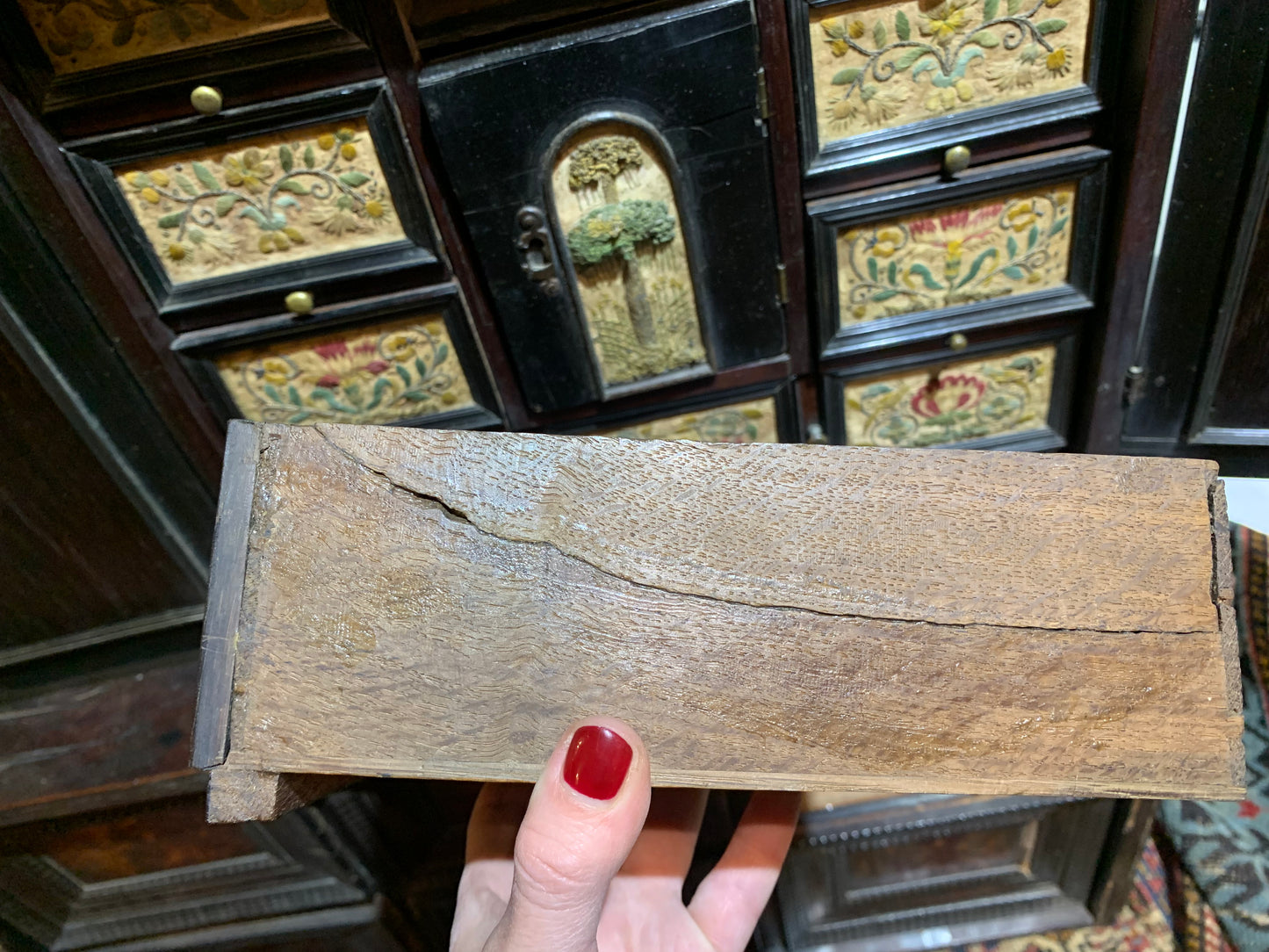 Very rare Collector's Cabinet, Antwerp, 17th century. Embroidered panels.