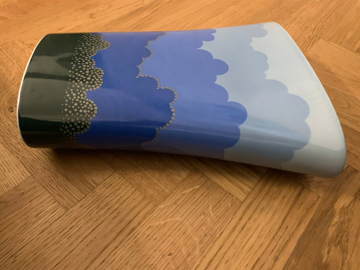 Rosenthal StudioLine vase by Ivan Rabuzin. Rosenthal Limitierte Kunstreichen.