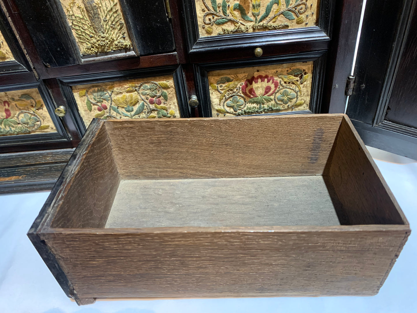 Very rare Collector's Cabinet, Antwerp, 17th century. Embroidered panels.