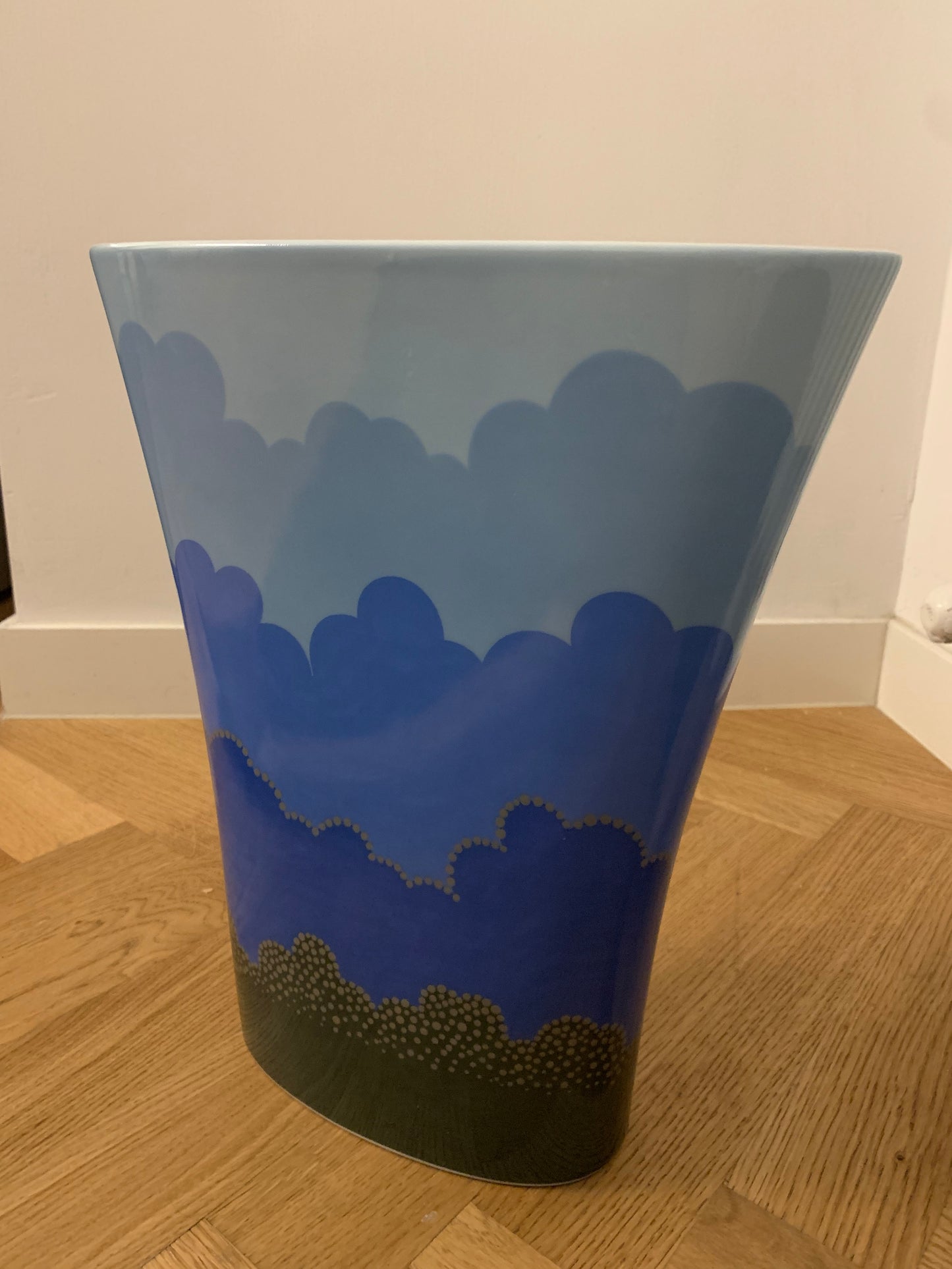 Rosenthal StudioLine vase by Ivan Rabuzin. Rosenthal Limitierte Kunstreichen.