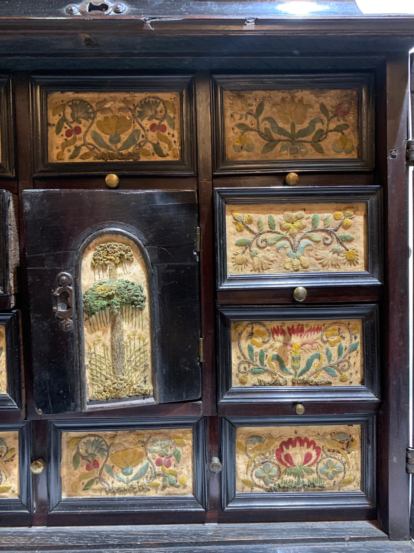 Very rare Collector's Cabinet, Antwerp, 17th century. Embroidered panels.