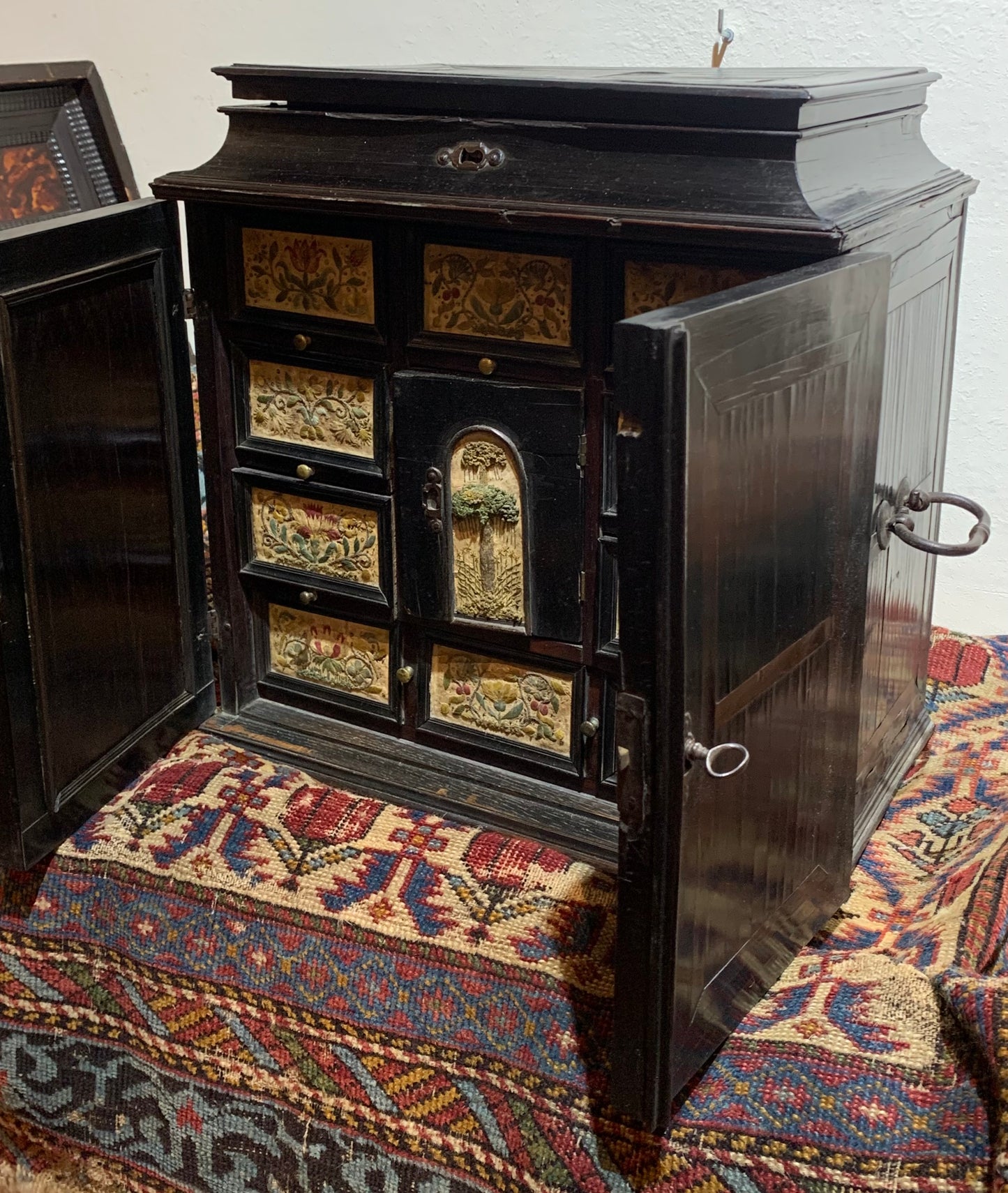 Very rare Collector's Cabinet, Antwerp, 17th century. Embroidered panels.