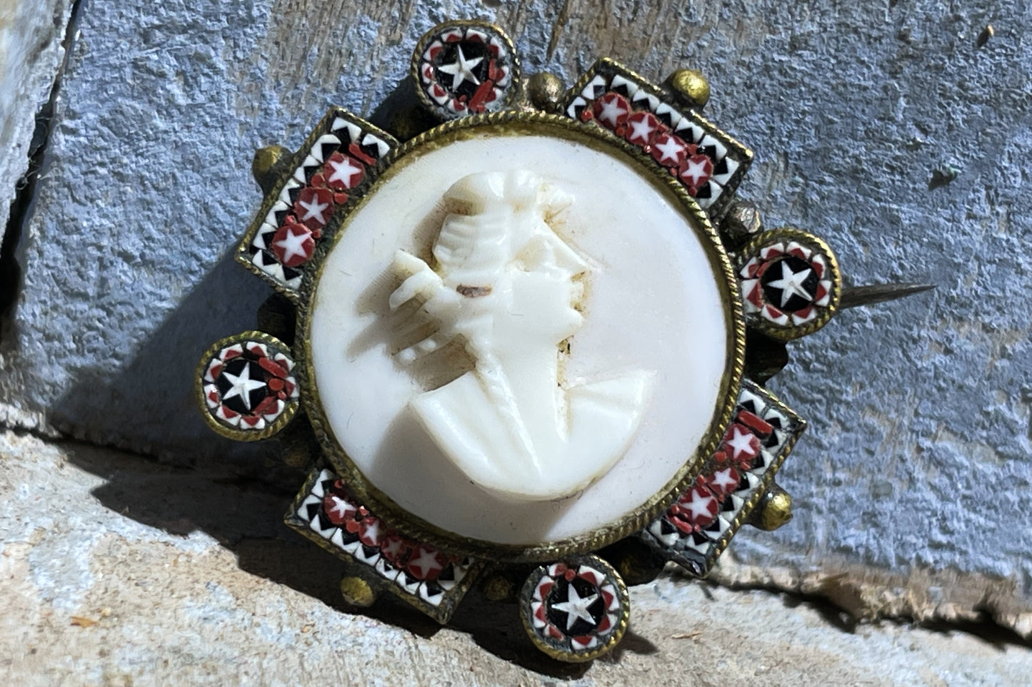 Antique micromosaic cameo brooch. Late XIX century. Florence.