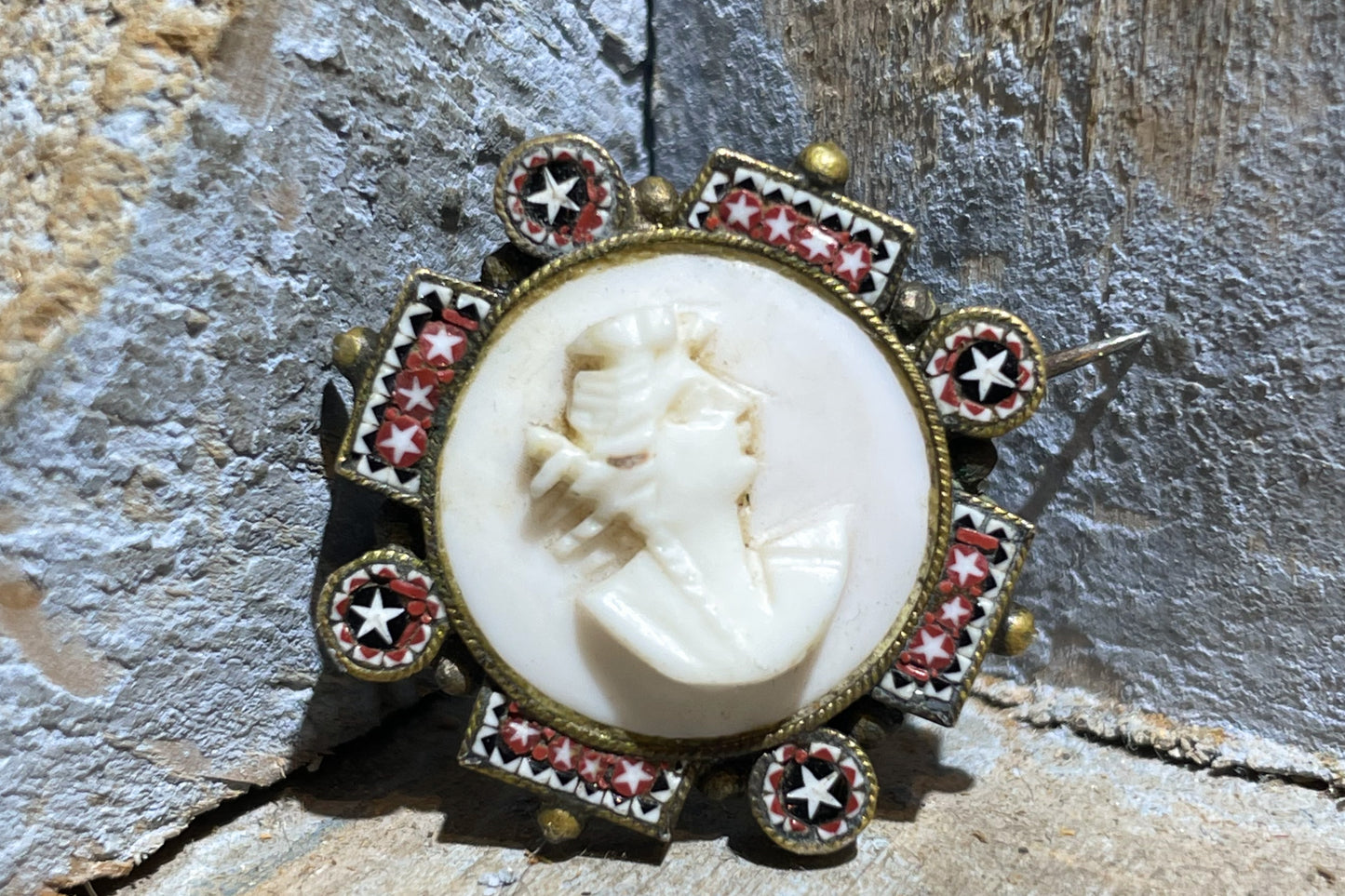 Antique micromosaic cameo brooch. Late XIX century. Florence.