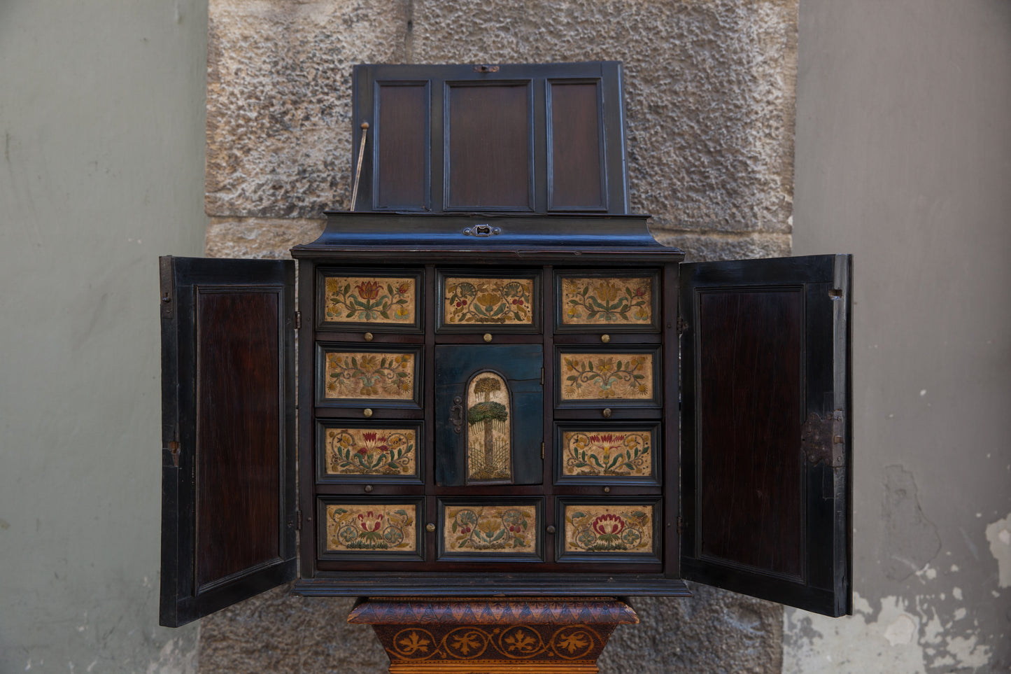 Very rare Collector's Cabinet, Antwerp, 17th century. Embroidered panels.