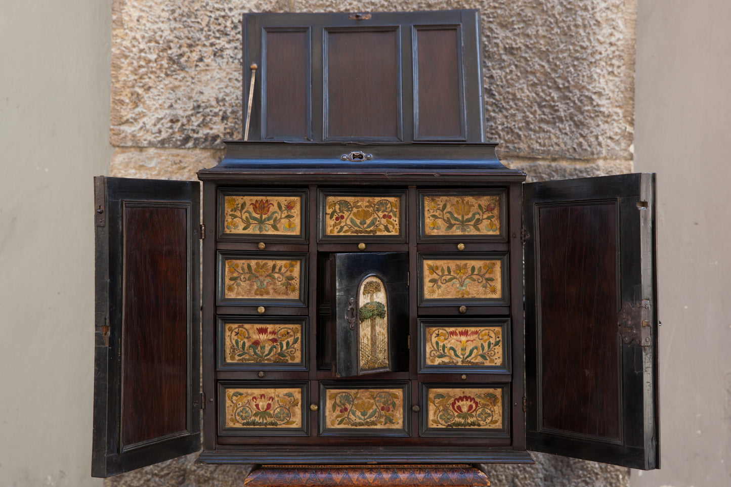 Very rare Collector's Cabinet, Antwerp, 17th century. Embroidered panels.