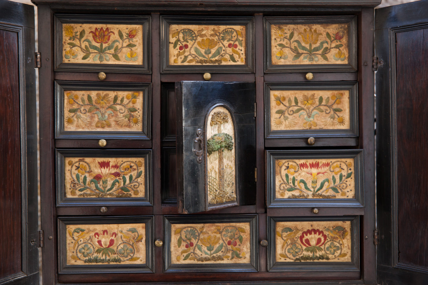 Very rare Collector's Cabinet, Antwerp, 17th century. Embroidered panels.