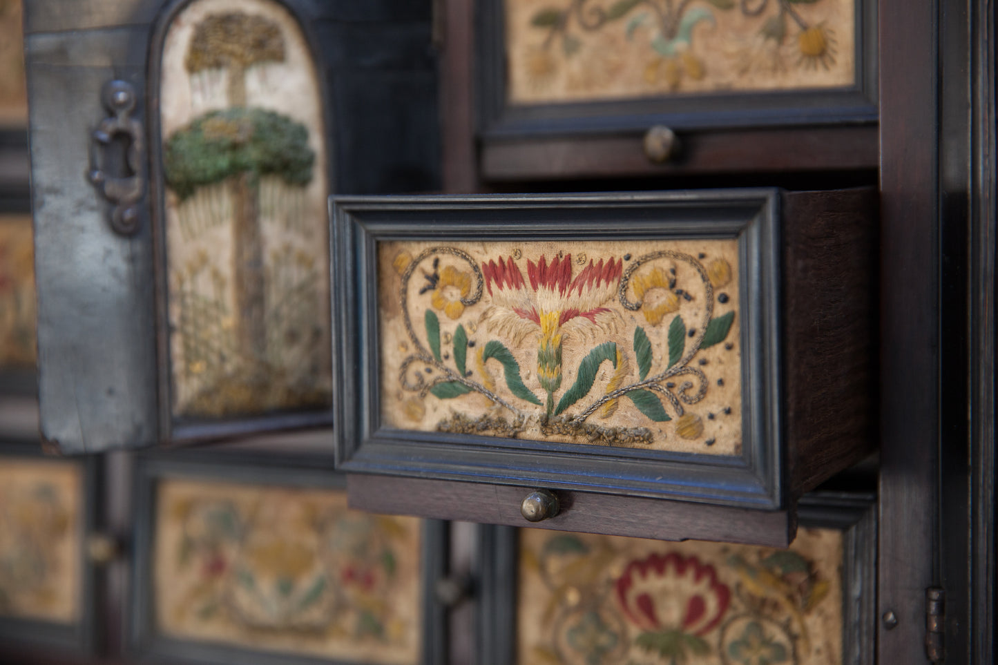 Very rare Collector's Cabinet, Antwerp, 17th century. Embroidered panels.