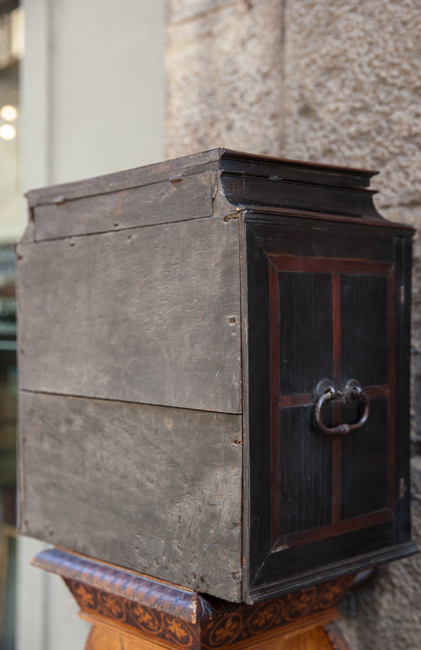 Very rare Collector's Cabinet, Antwerp, 17th century. Embroidered panels.