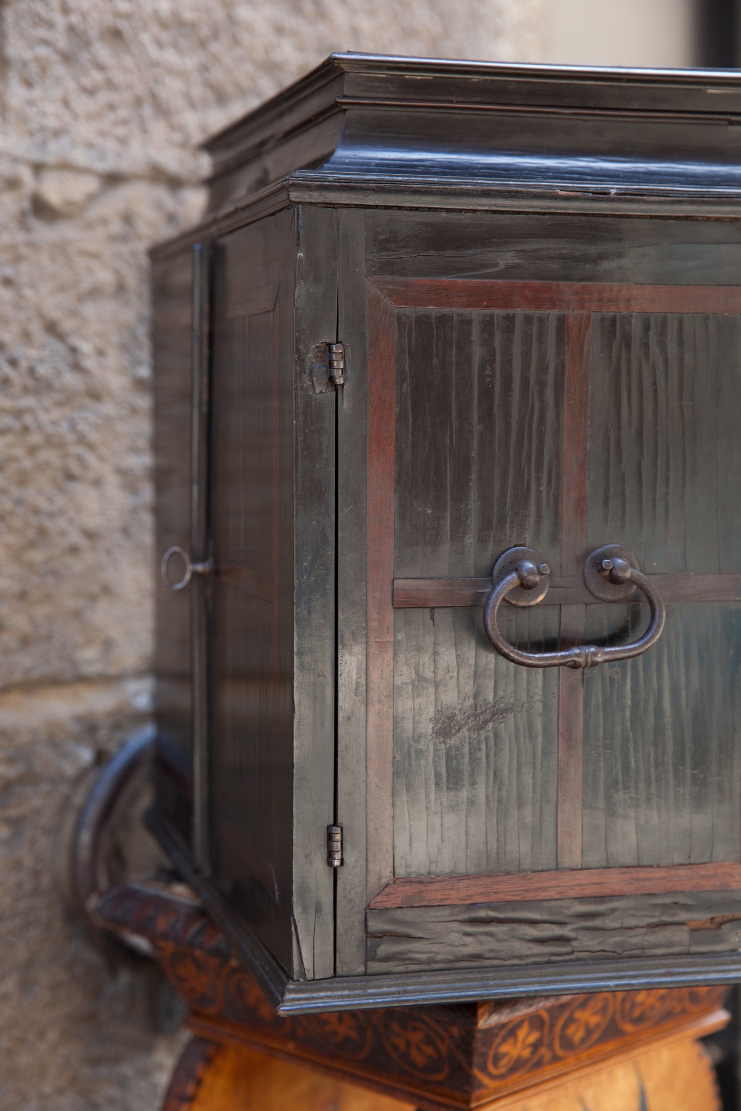 Very rare Collector's Cabinet, Antwerp, 17th century. Embroidered panels.