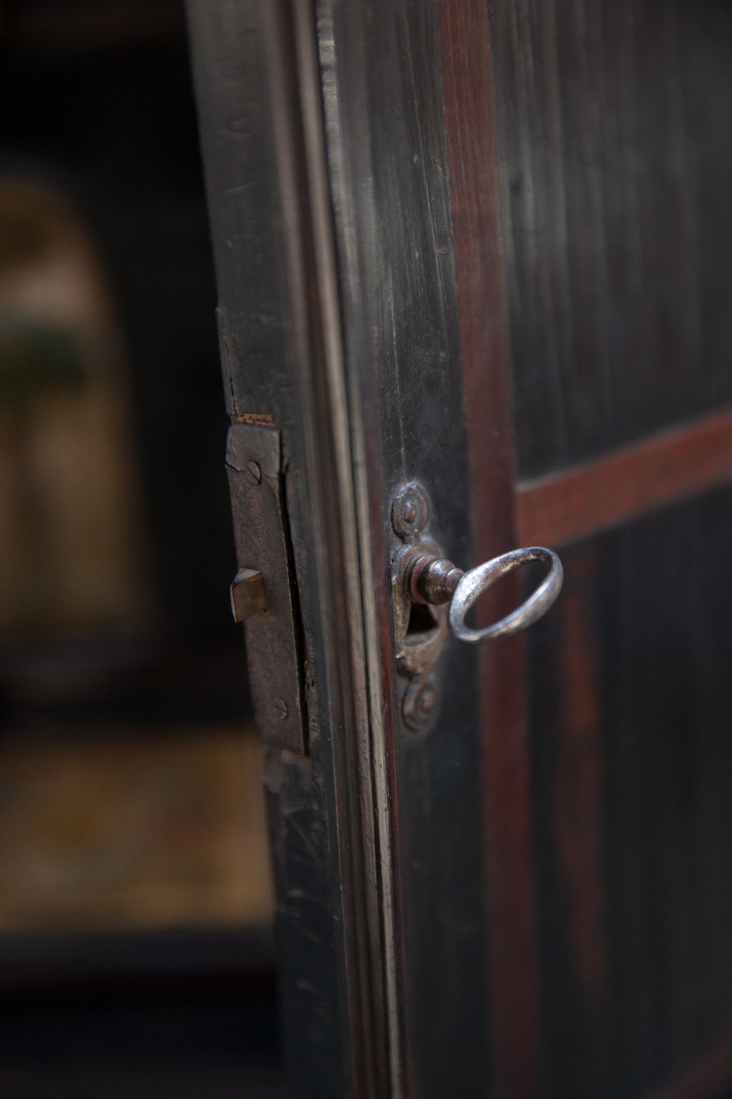 Very rare Collector's Cabinet, Antwerp, 17th century. Embroidered panels.