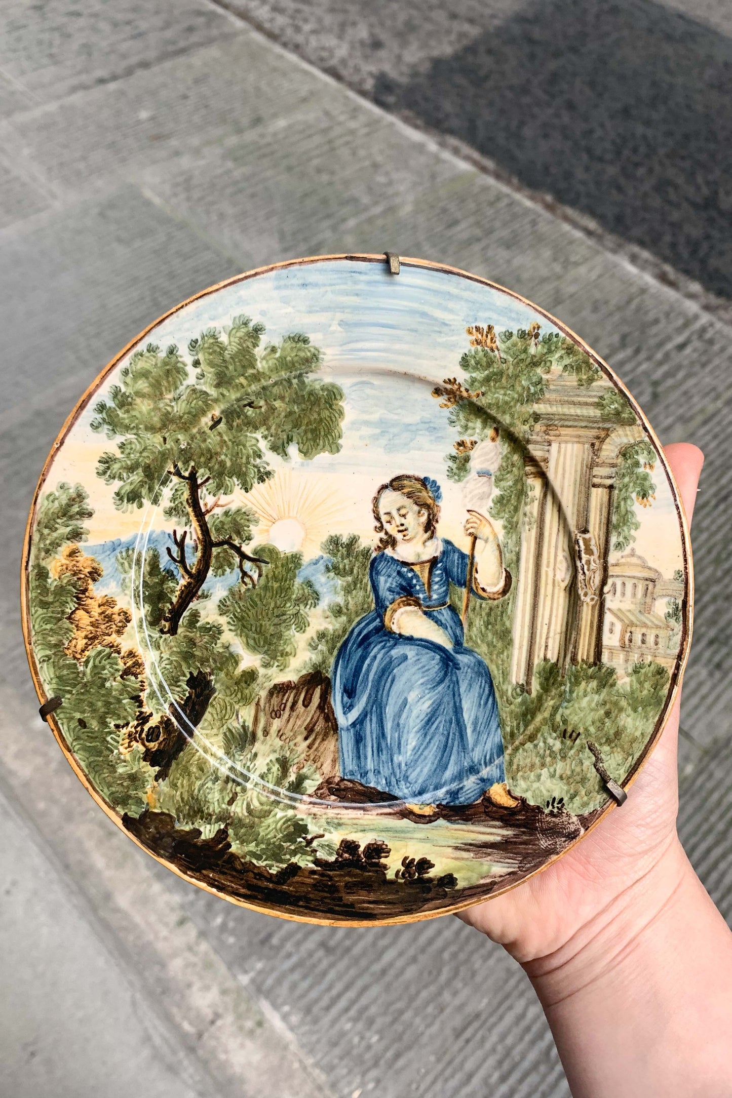 Castelli Maiolica, plate with classical ruins, Nicola Cappelletti, atelier.