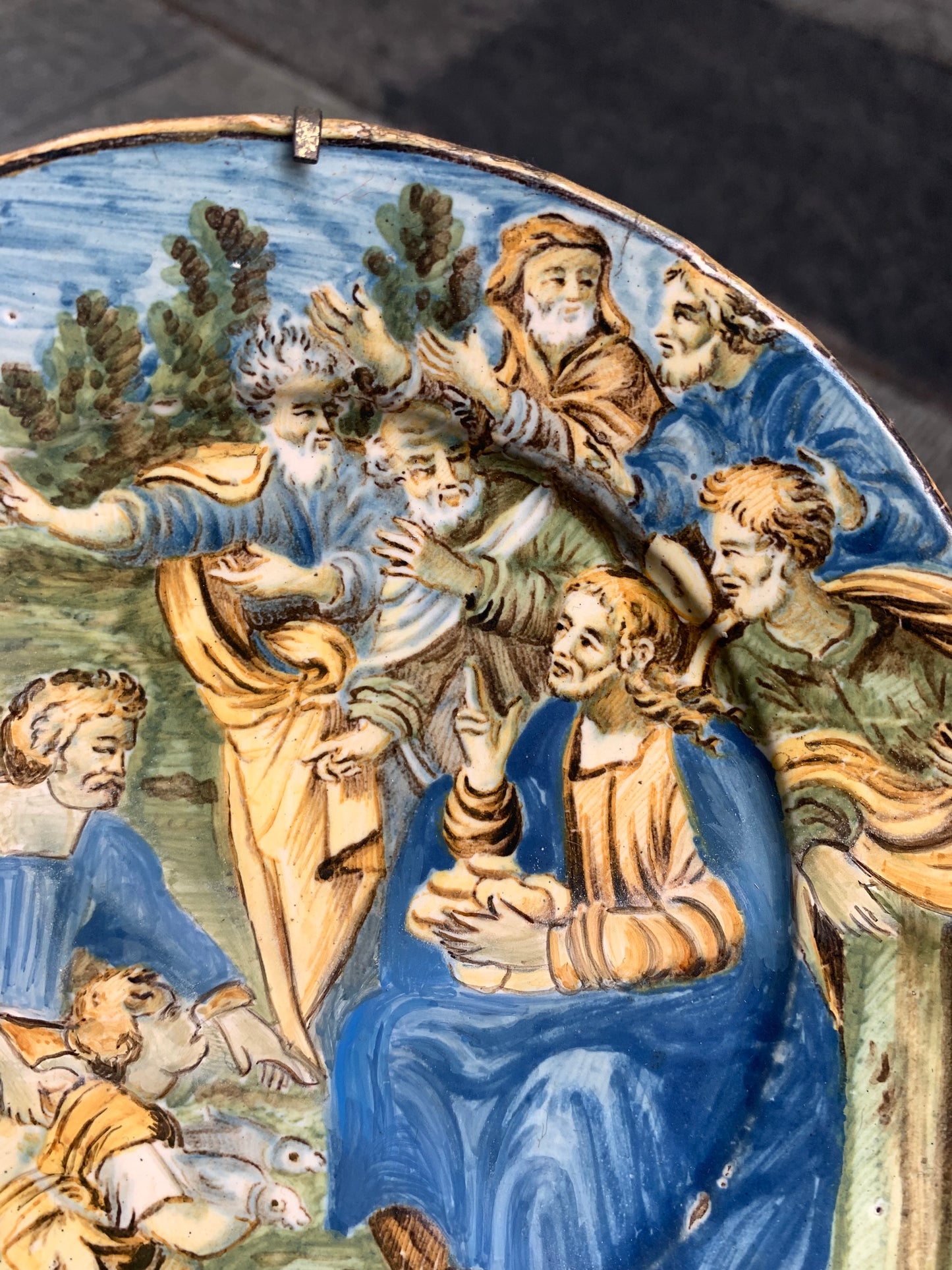 Castelli d'Abruzzo. Maiolica, dish with the miracle of the loaves and fishes, mid-18th century