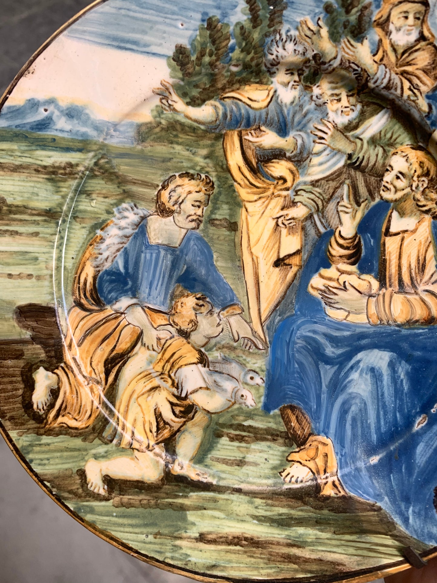 Castelli d'Abruzzo. Maiolica, dish with the miracle of the loaves and fishes, mid-18th century