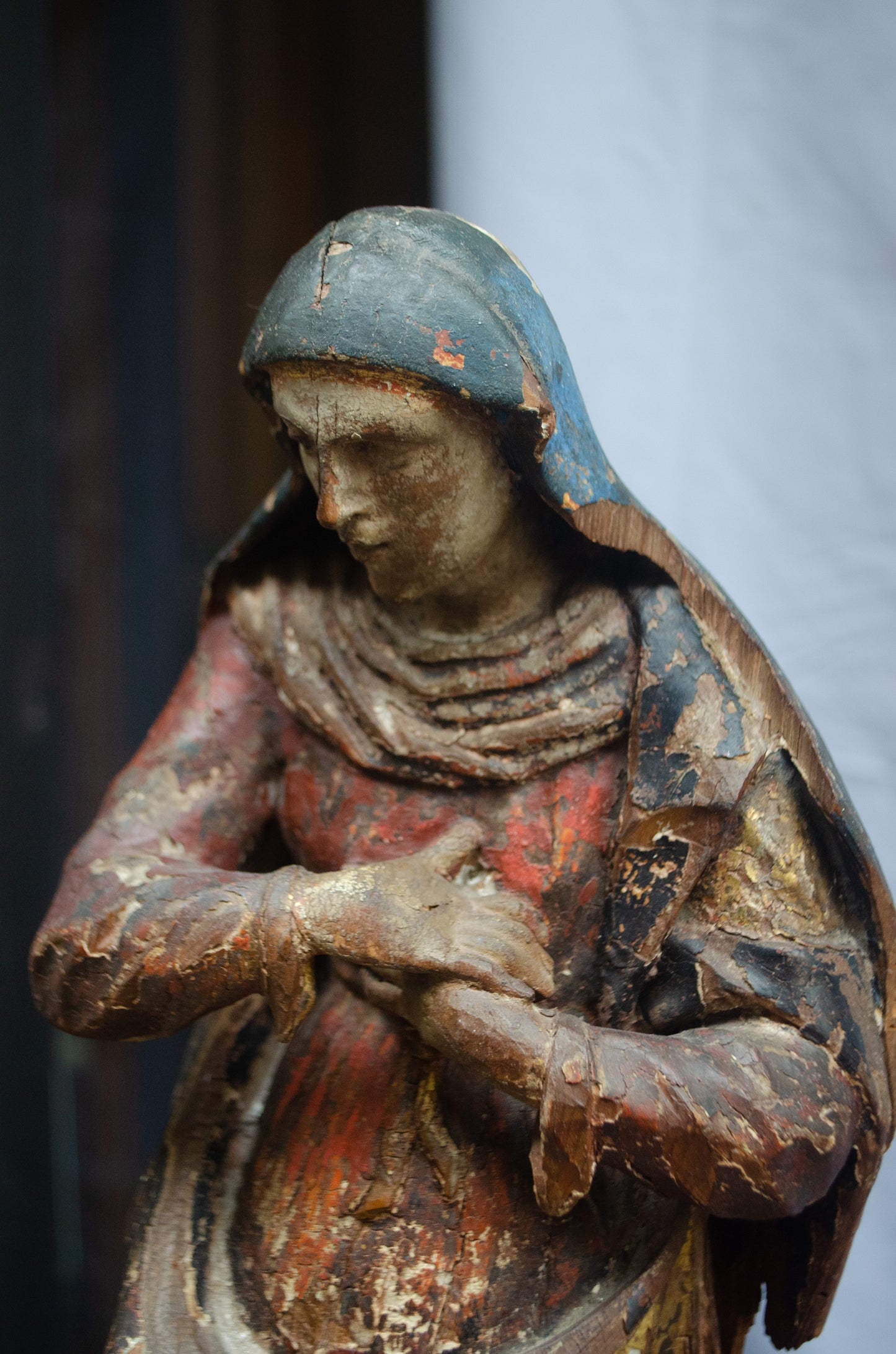Sculpture Of A Woman Praying With Joined Hands. 17th Century Or Earlier.