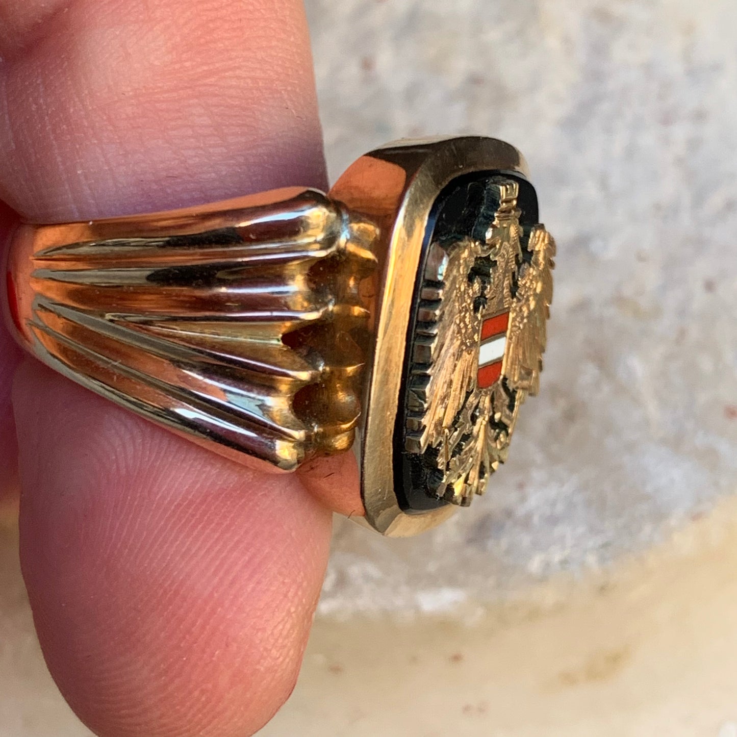 Men's ring with a noble coat of arms of eagle crowned.