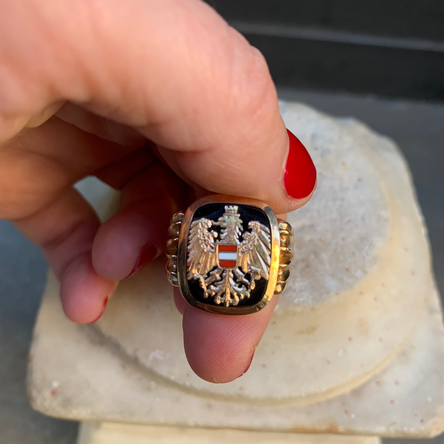 Men's ring with a noble coat of arms of eagle crowned.