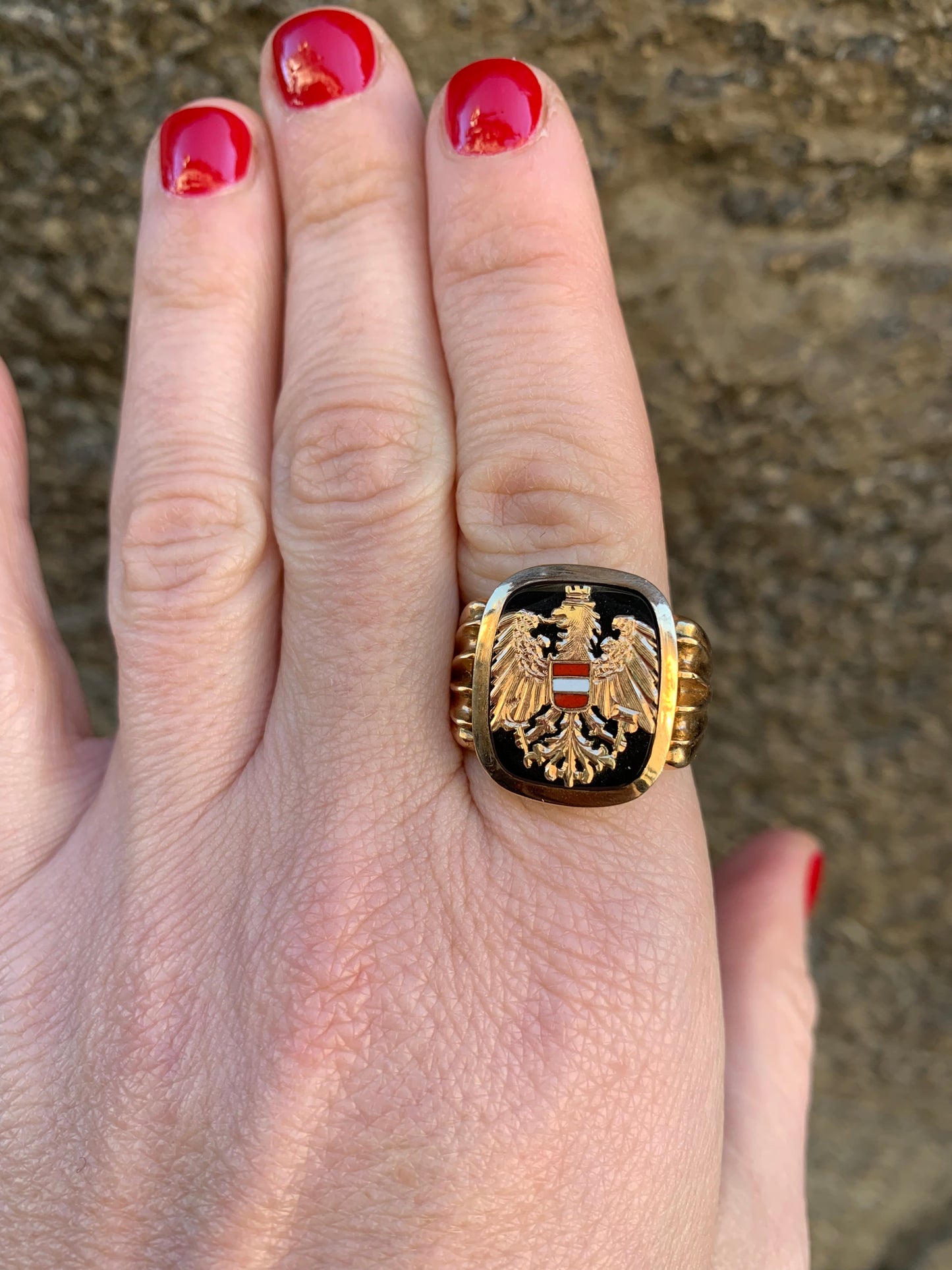 Men's ring with a noble coat of arms of eagle crowned.