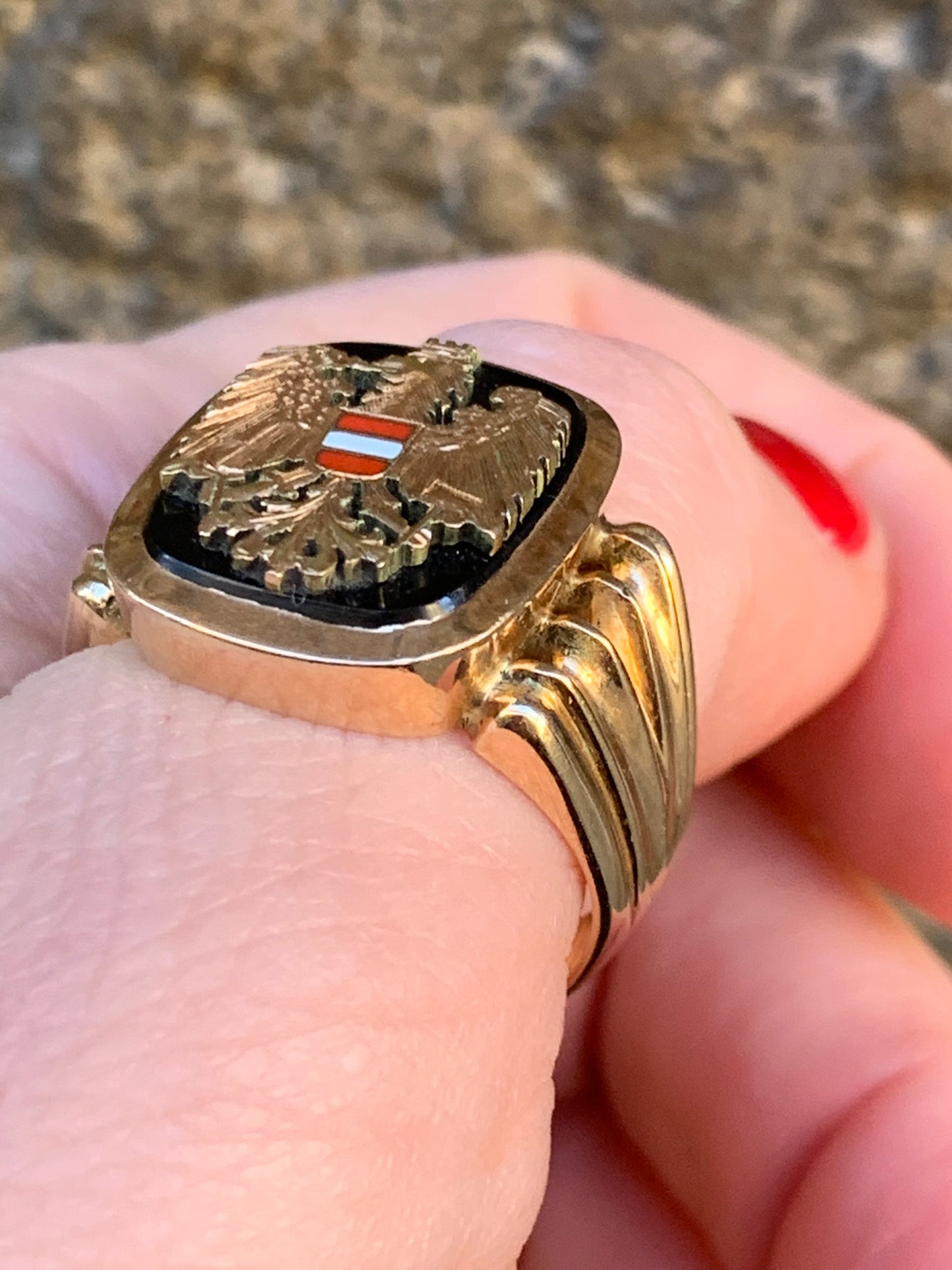 Men's ring with a noble coat of arms of eagle crowned.