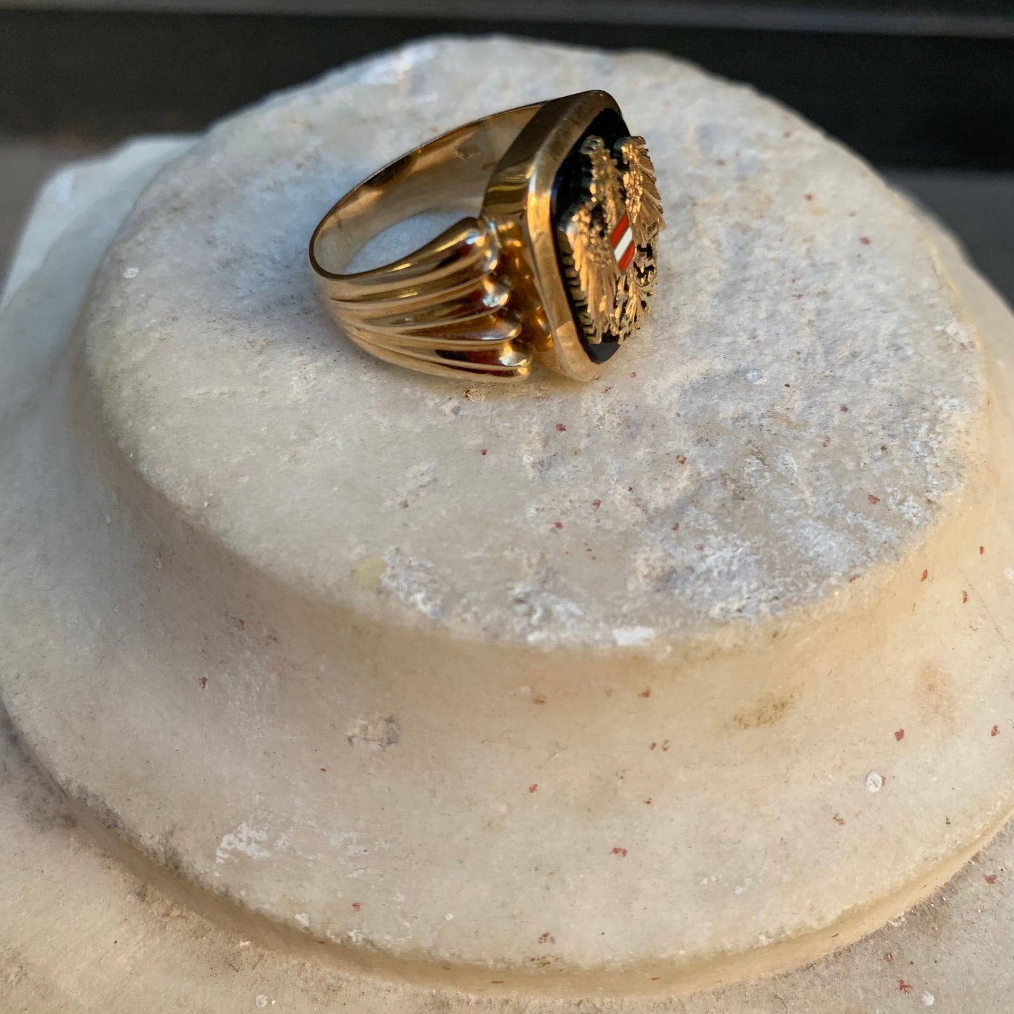 Men's ring with a noble coat of arms of eagle crowned.