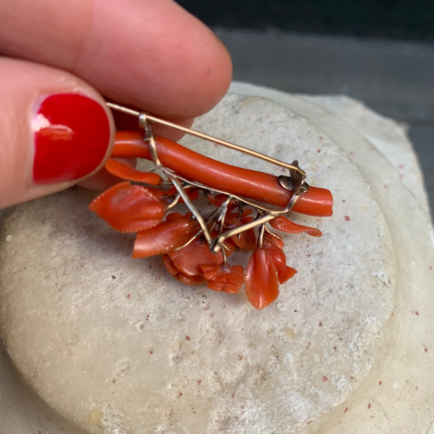 Coral brooch. Naples. XIX century.