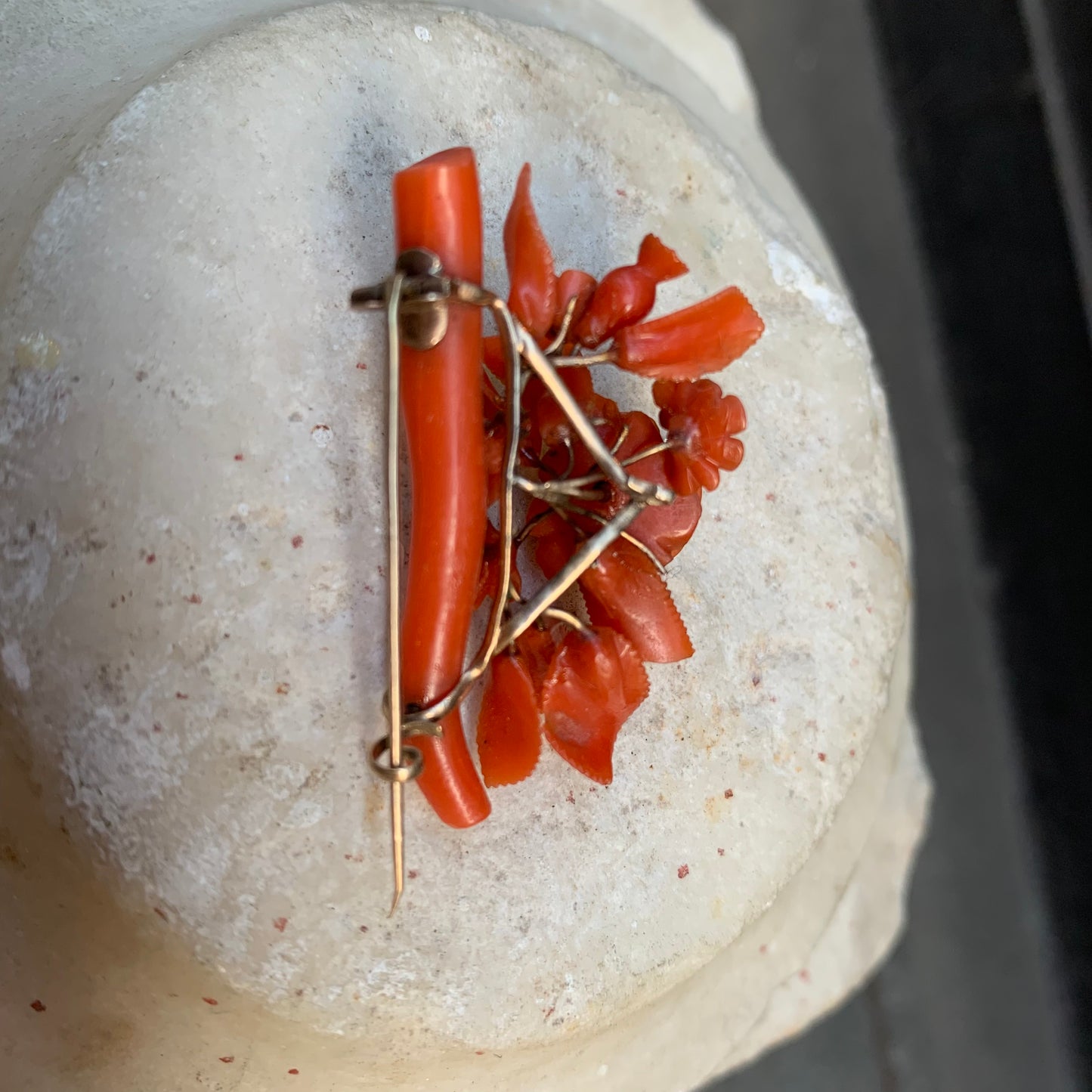 Coral brooch. Naples. XIX century.