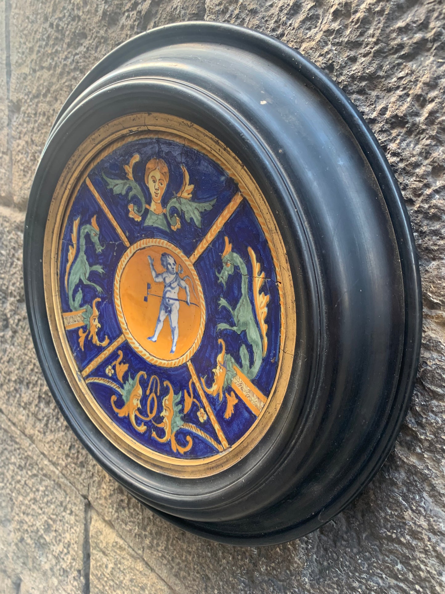 Antique Maiolica Plate From The Late 16th Century With Putto And Toy (pinwheel?) - Urbino