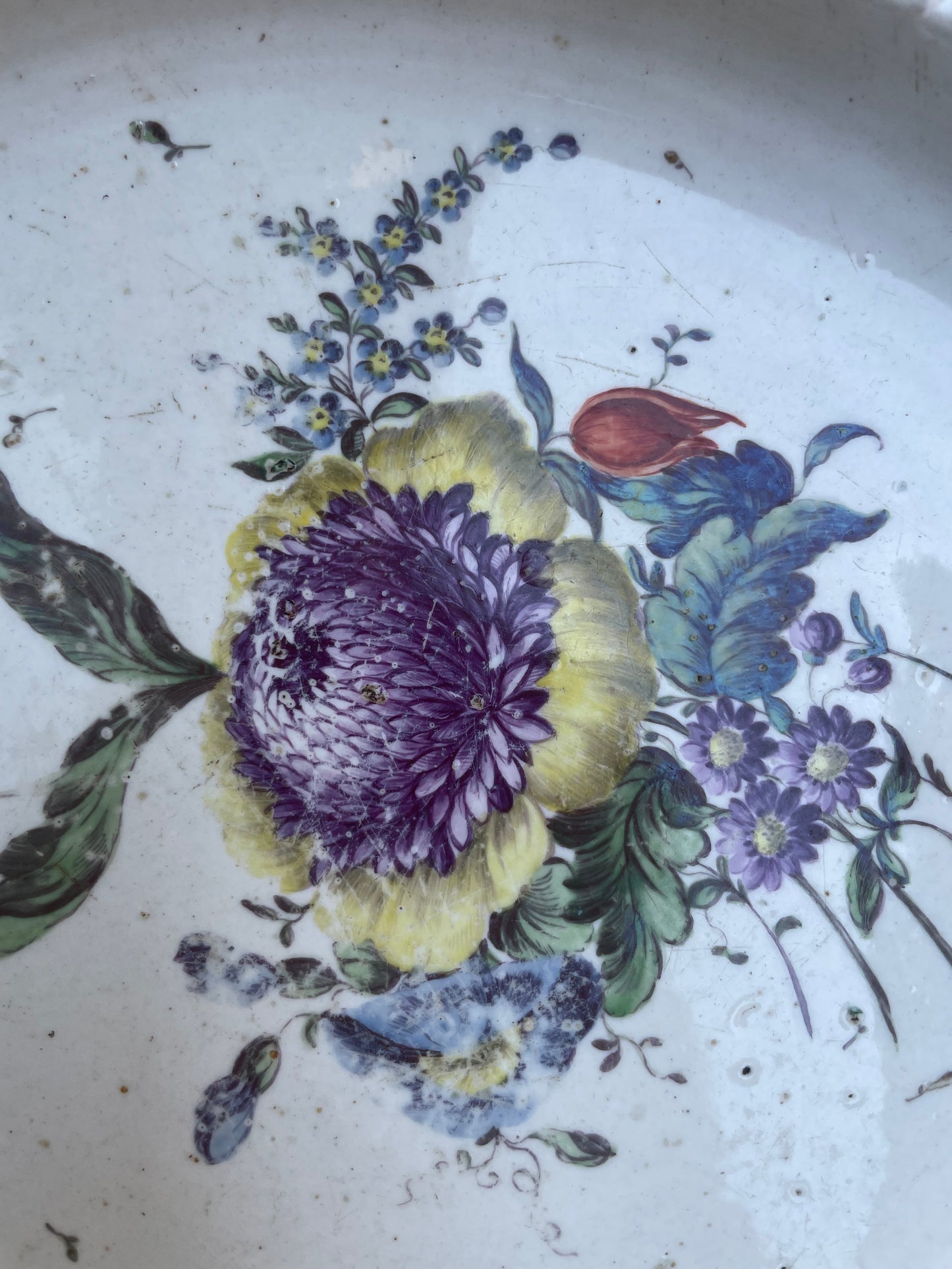 Piatto in porcellana di Frankenthal XVIII secolo , decoro floreale , cm 34,5