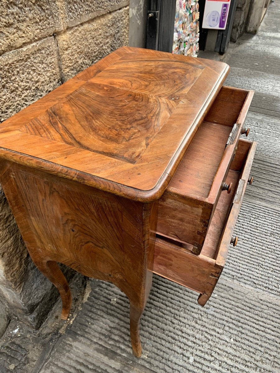 Small Chest Of Drawers In Walnut Veneer, Italy, 18th Century