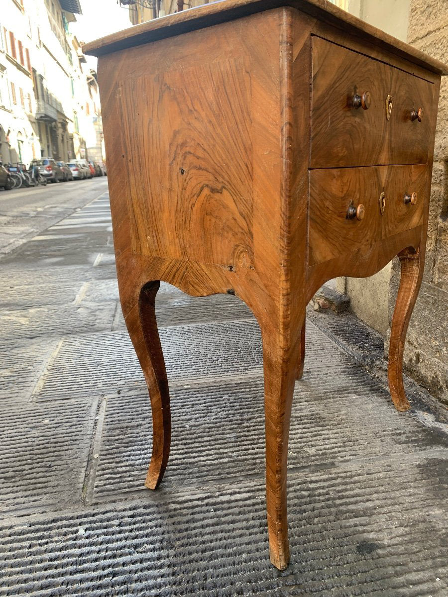 Small Chest Of Drawers In Walnut Veneer, Italy, 18th Century