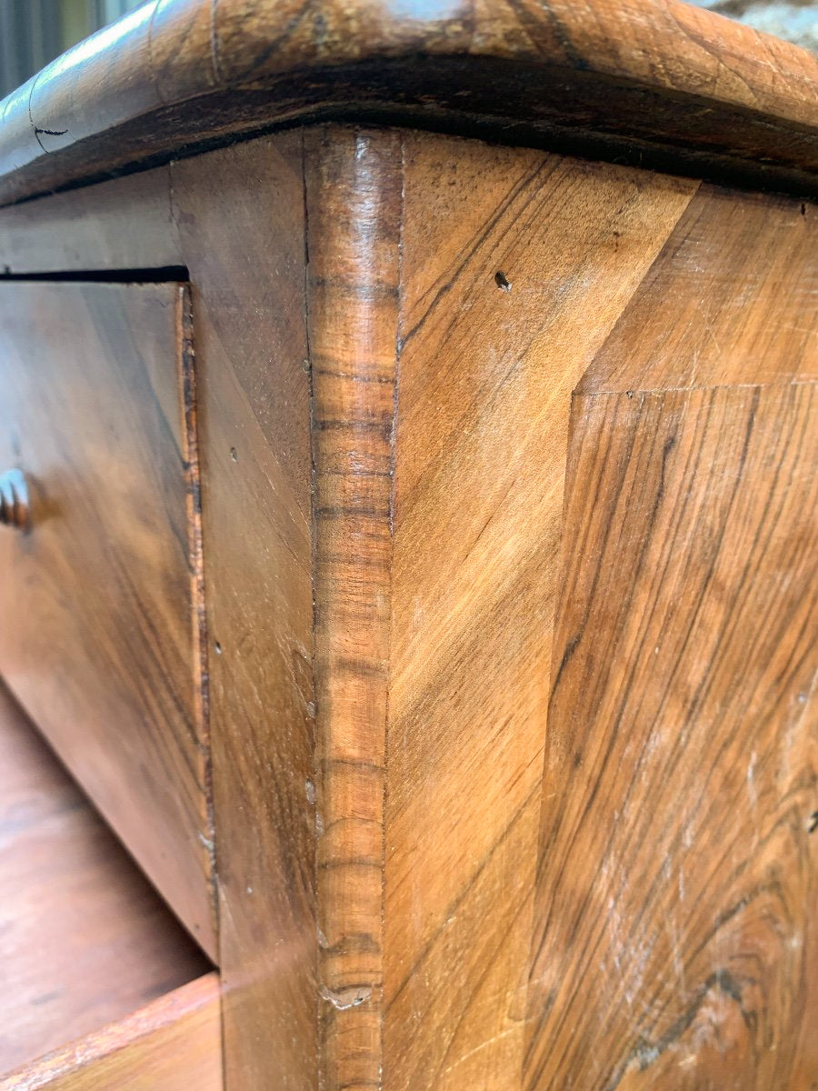 Small Chest Of Drawers In Walnut Veneer, Italy, 18th Century