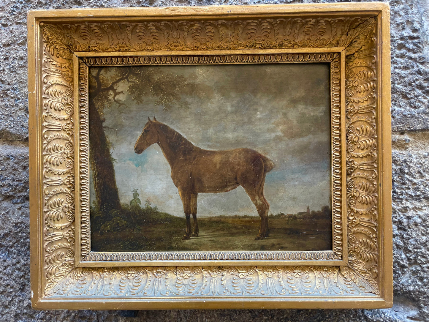 Cavallo bruno davanti a un villaggio, scuola olandese del XVIII secolo
