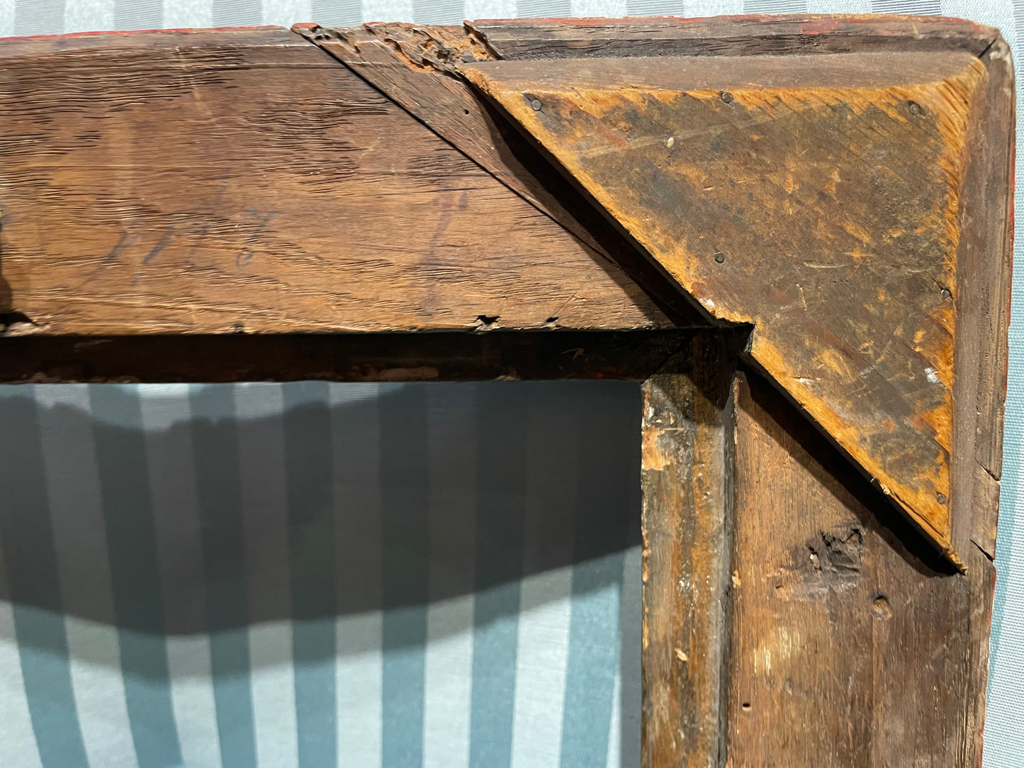 Cornice Luigi XV con fiori e volute, legno intagliato e dorato, Francia, XVIII secolo

 47,5 × 40 centimetri