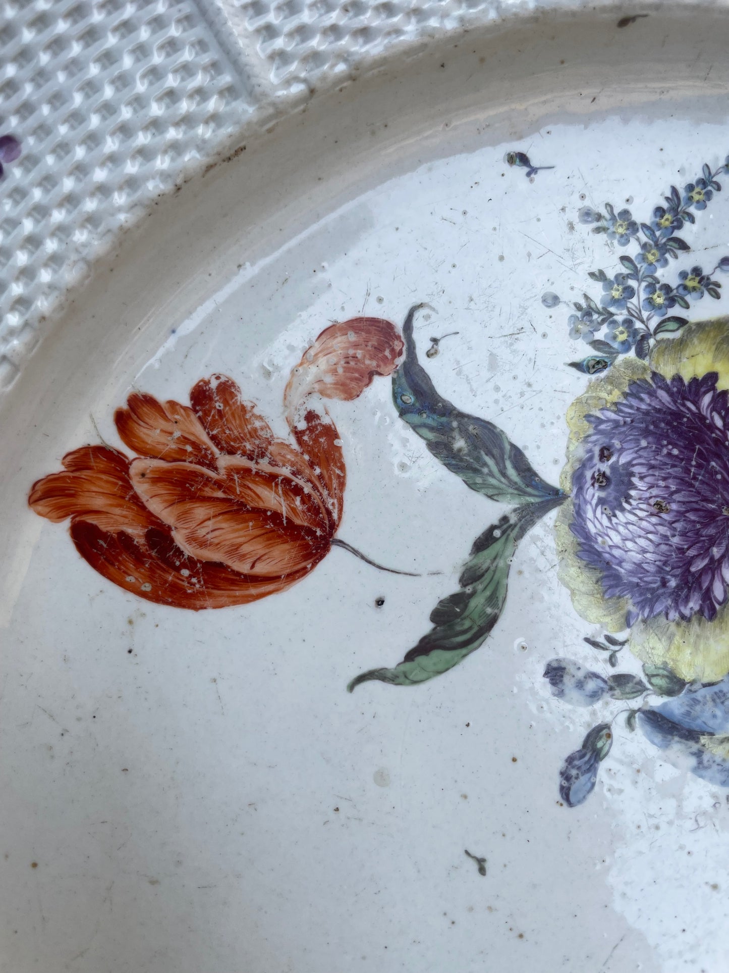 Piatto in porcellana di Frankenthal XVIII secolo , decoro floreale , cm 34,5