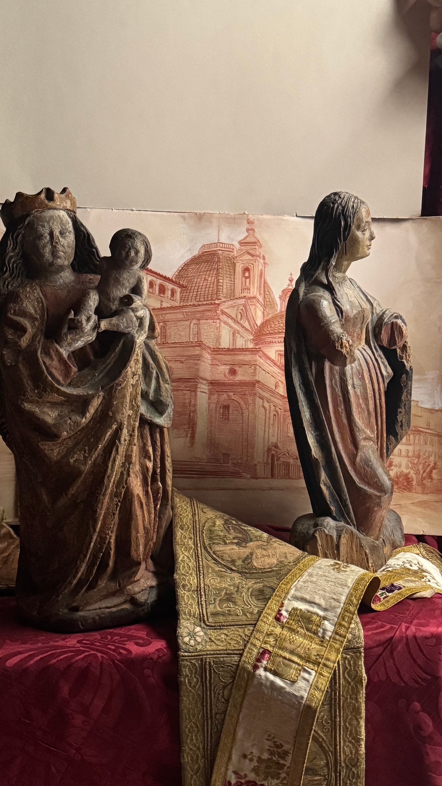 Madonna. Scultura in legno intagliato policromo. Tardo Rinascimento.