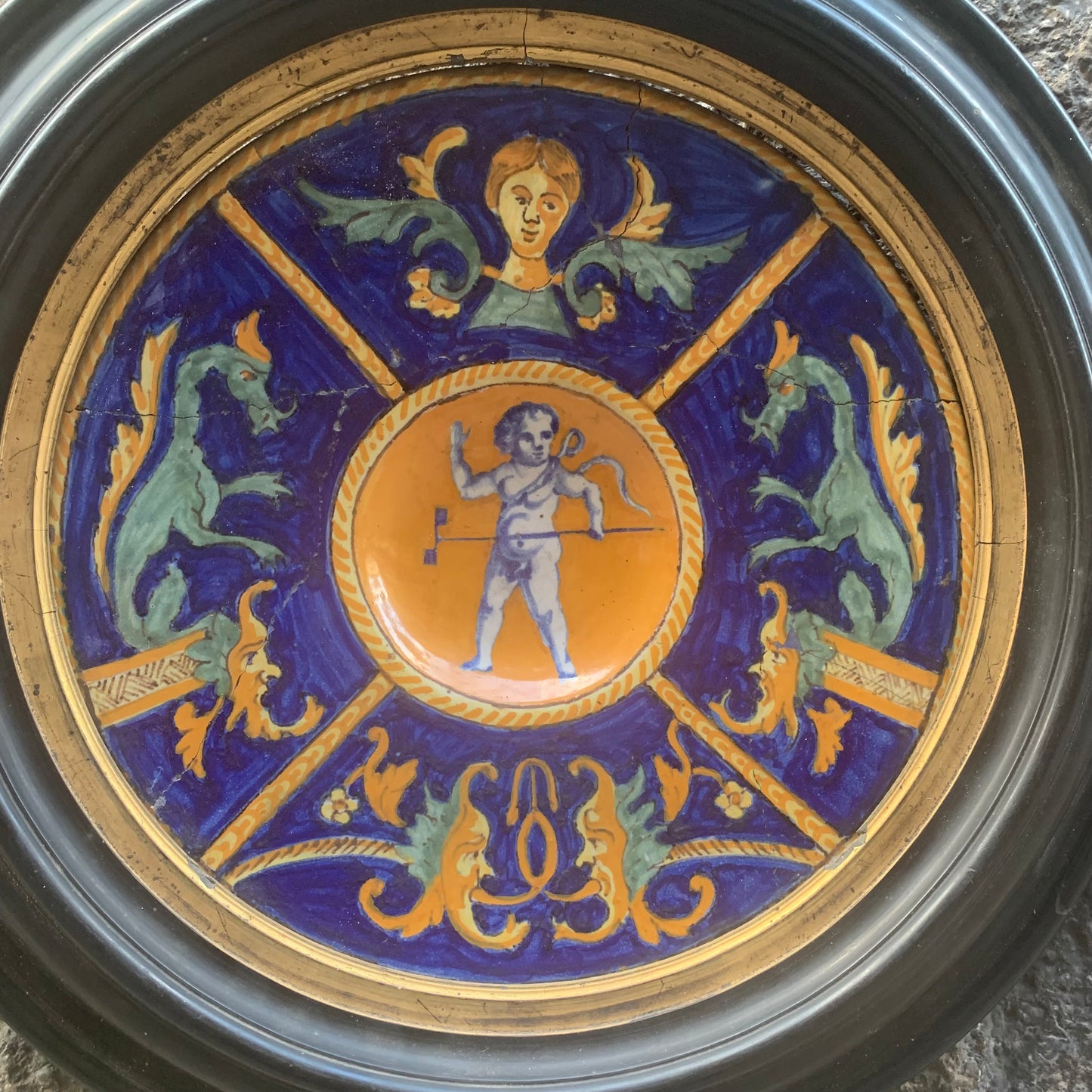 Antique Maiolica Plate From The Late 16th Century With Putto And Toy (pinwheel?) - Urbino