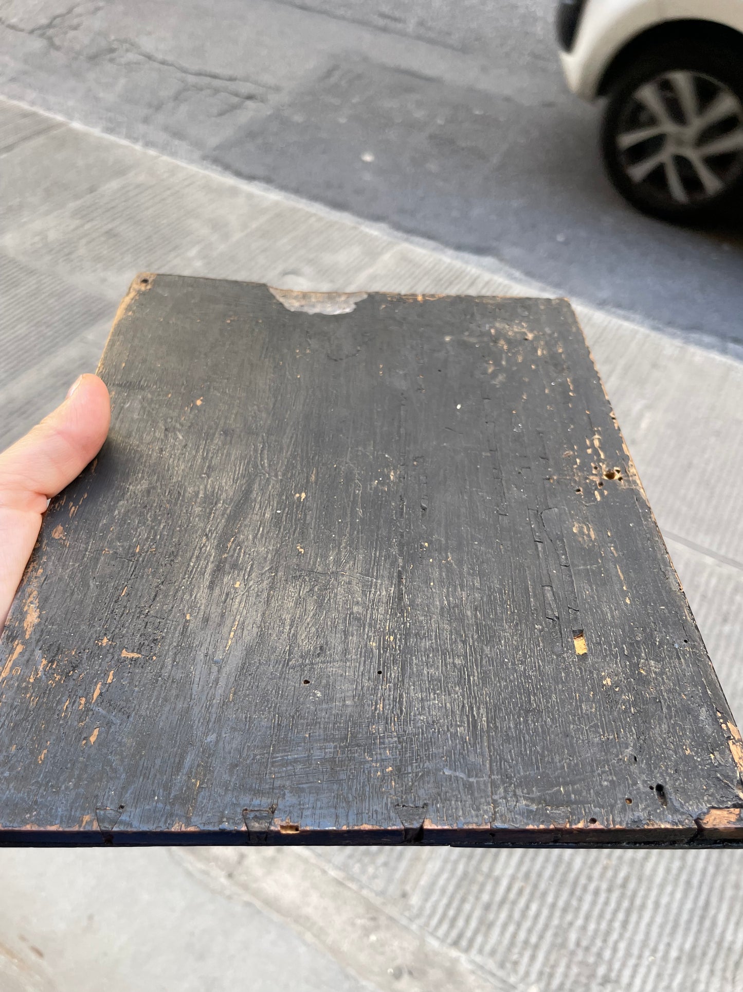 Mosè e Aronne davanti al Faraone, pittura sottovetro, cornice originale. 17 secolo