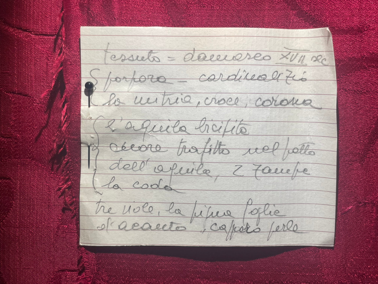 Broccato in seta con aquila bicipite, cuore trafitto, copricapo vescovile e corona, XVII secolo