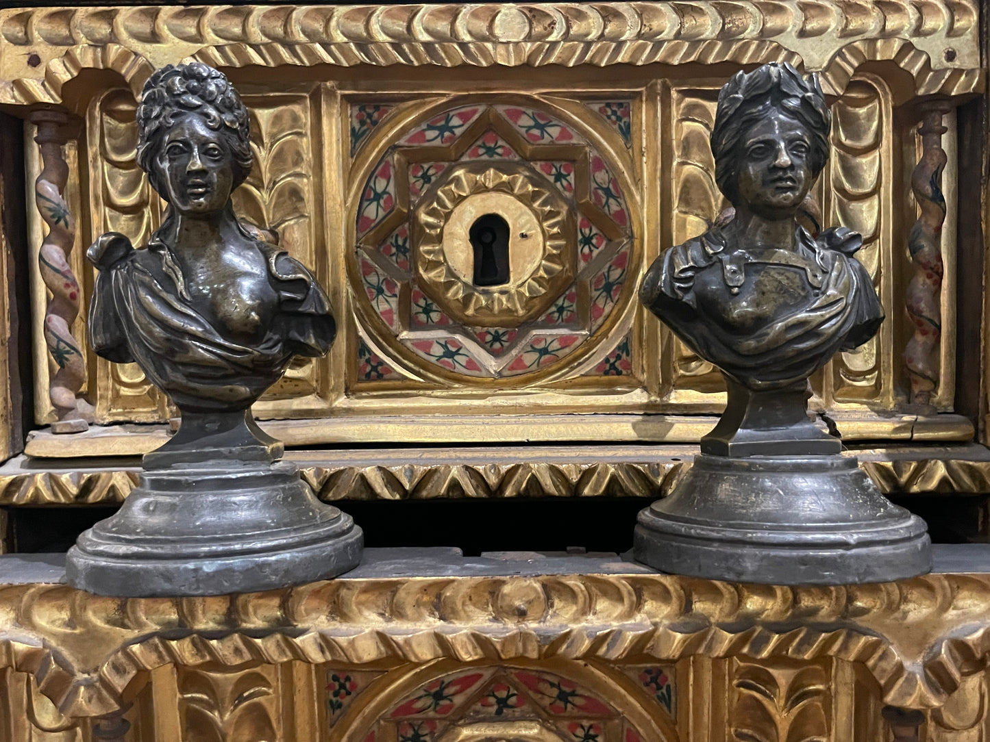 Coppia di busti in bronzo, antiche maniglie da mobile, XVIII / XIX secolo