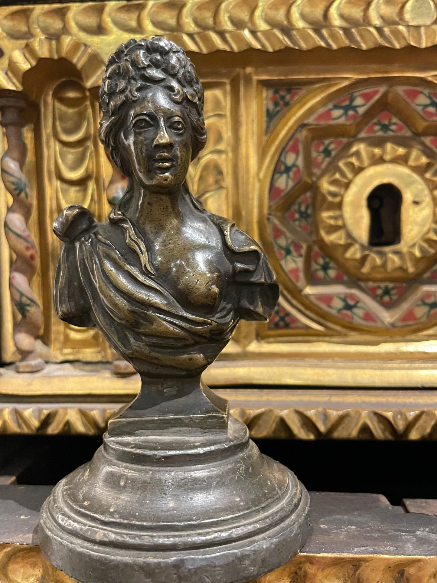Coppia di busti in bronzo, antiche maniglie da mobile, XVIII / XIX secolo