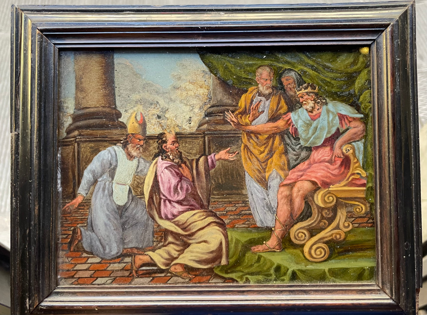 Mosè e Aronne davanti al Faraone, pittura sottovetro, cornice originale. 17 secolo