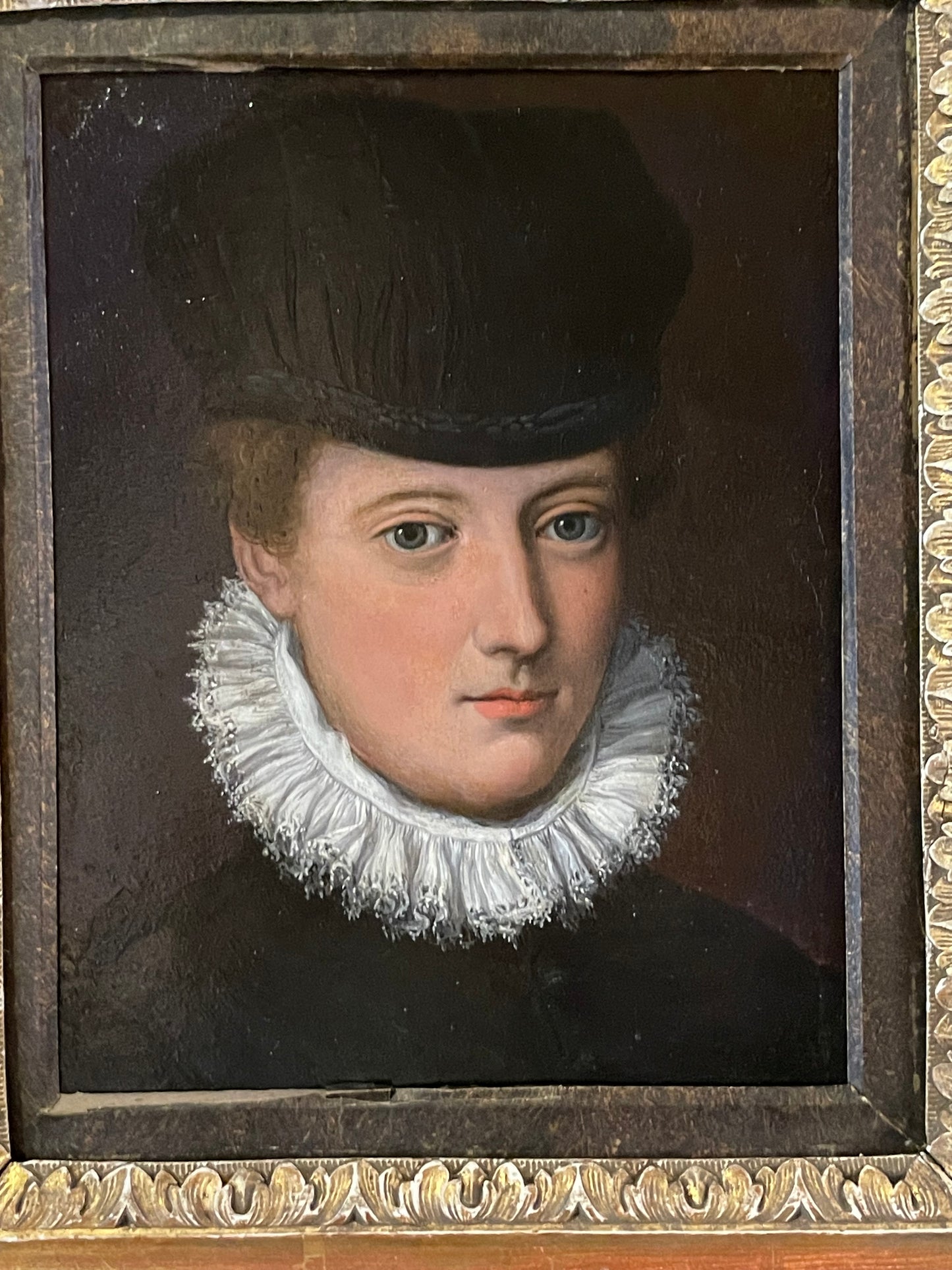 Alessandro Allori, atelier. Ritratto di dama con cappello di velluto nero. Scuola fiorentina. XVI secolo.