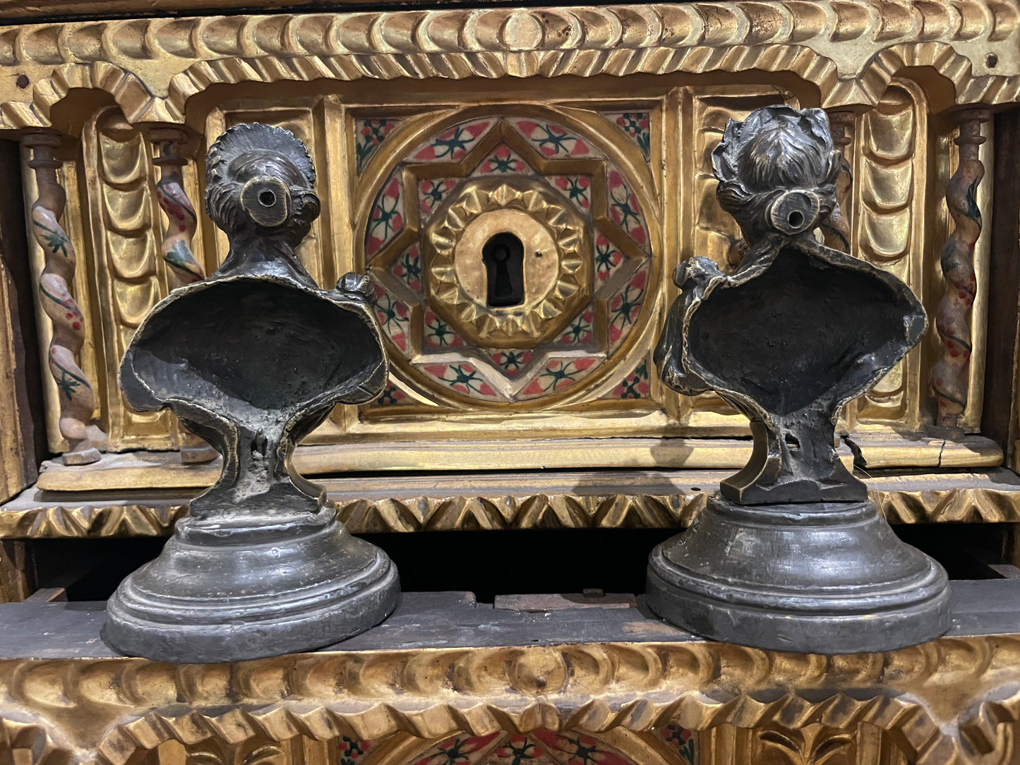 Coppia di busti in bronzo, antiche maniglie da mobile, XVIII / XIX secolo