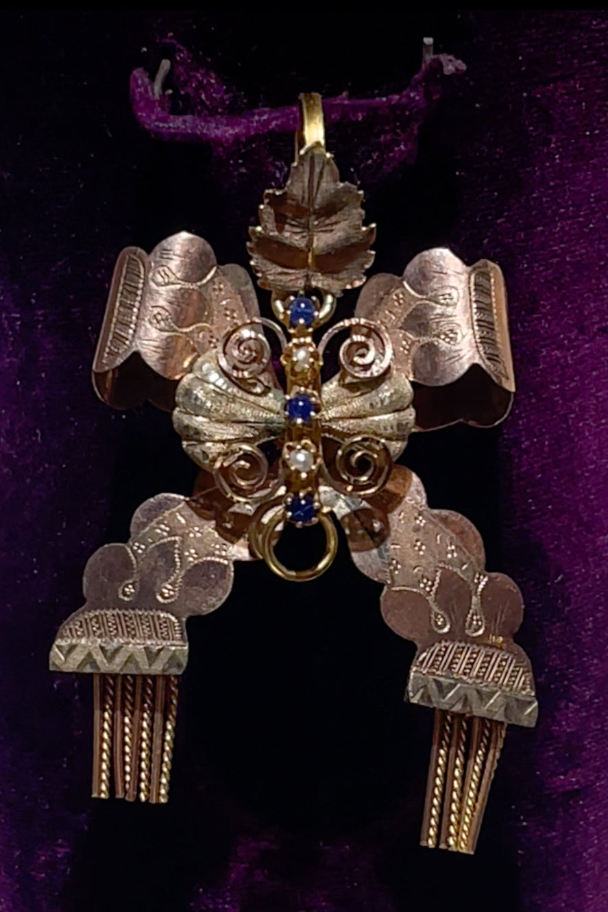 A jeweled bow with tassels, in low gold.  XIX century.
