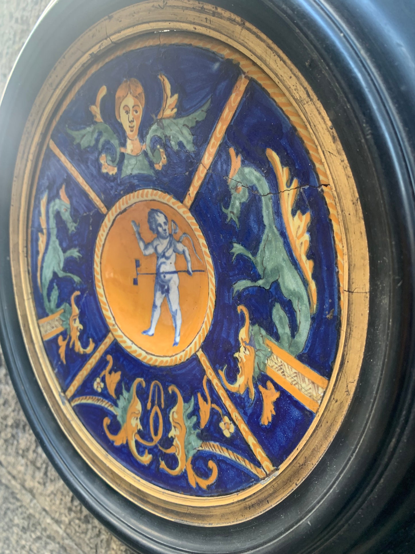 Antique Maiolica Plate From The Late 16th Century With Putto And Toy (pinwheel?) - Urbino