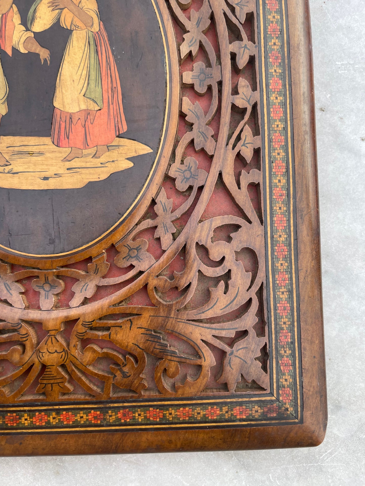 Cartella portalettere intarsiata “Tamburiata”, Sorrento, seconda metà XIX secolo, cm 26 x 20 (chiusa), cm 26 x 41 (aperta)