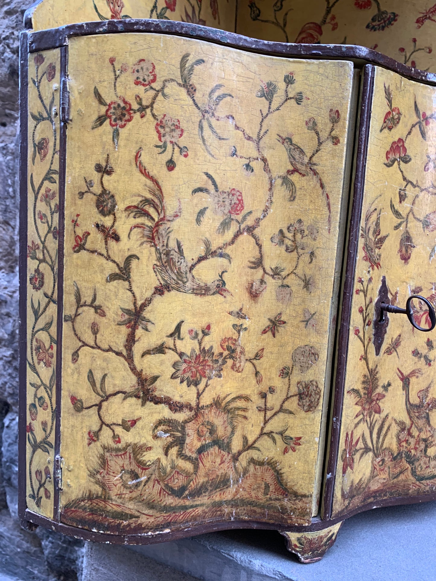 Mid XVIII century Rococo Chinoiserie Corner capboard with Exotic Flowers and birds.