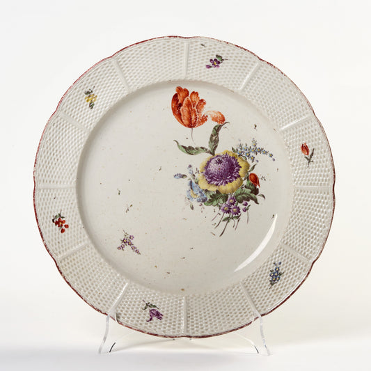 Piatto in porcellana di Frankenthal XVIII secolo , decoro floreale , cm 34,5