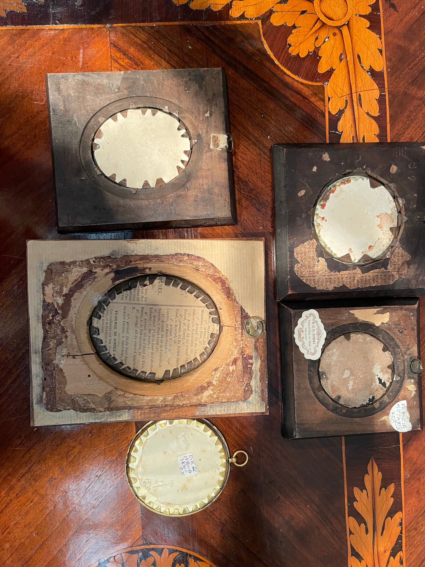 Ritratto miniatura di giovane uomo, firmato M. Chavelon (?), circa 1835–1840